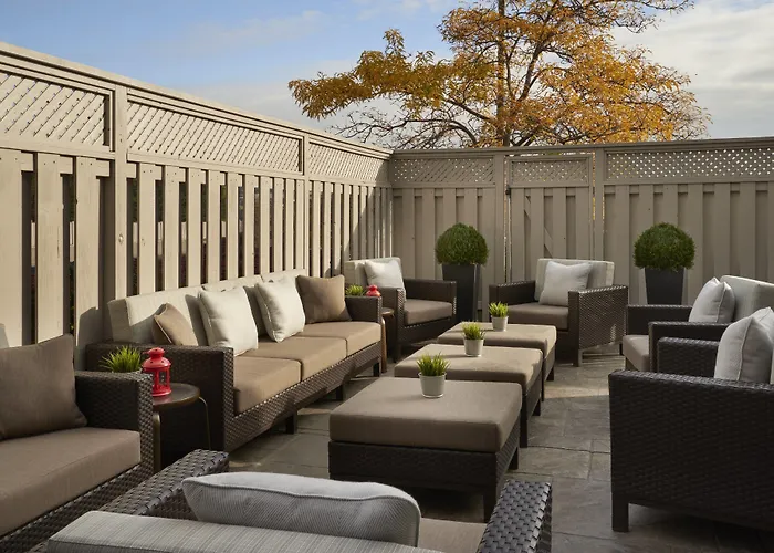 Courtyard By Marriott Toronto Airport