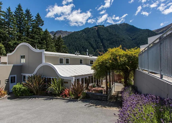 Hotel: The Central Hotel Queenstown, A Naumi Chapter