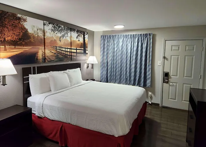 Days Inn By Wyndham Sulphur La