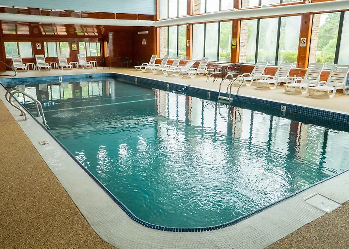 Motel: The Mariner Resort Cape Cod By The Red Collection