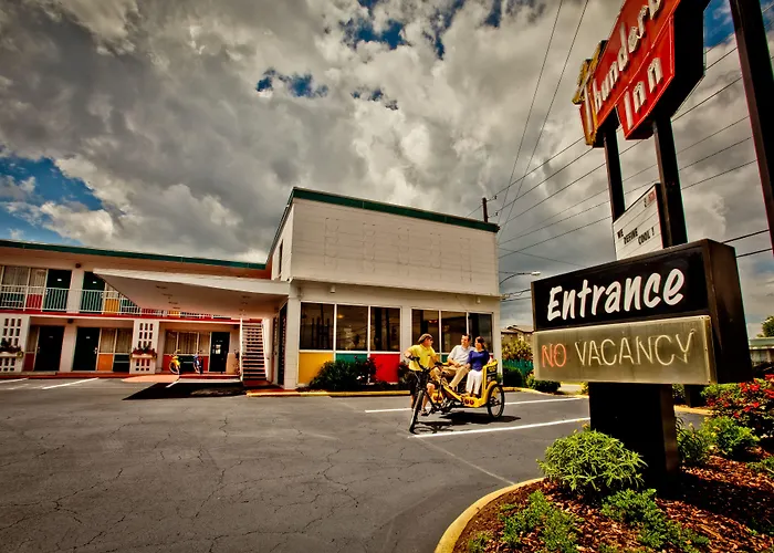 Beach Hotels Thunderbird Inn