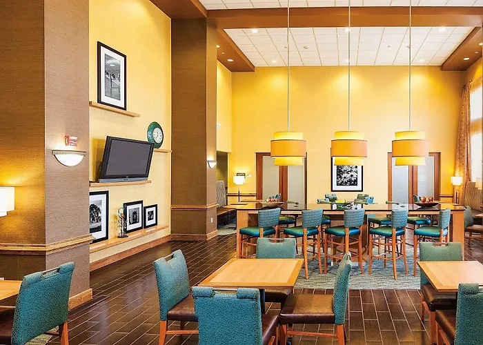 Family Hotel: Hampton Inn & Suites Chesapeake-Square Mall