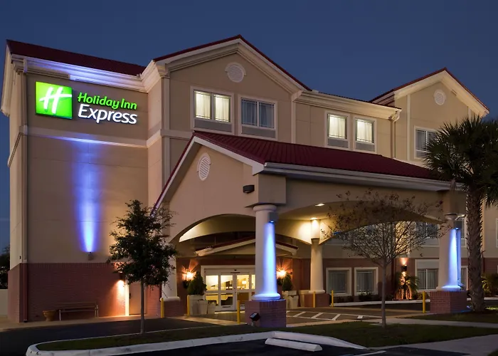 Hotel with pool: Holiday Inn Express Venice By Ihg