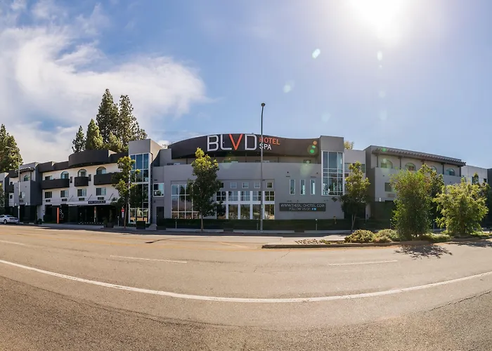 Romantic hotel: Blvd Hotel And Studios Universal-Hollywood, An Ascend Collection Hotel