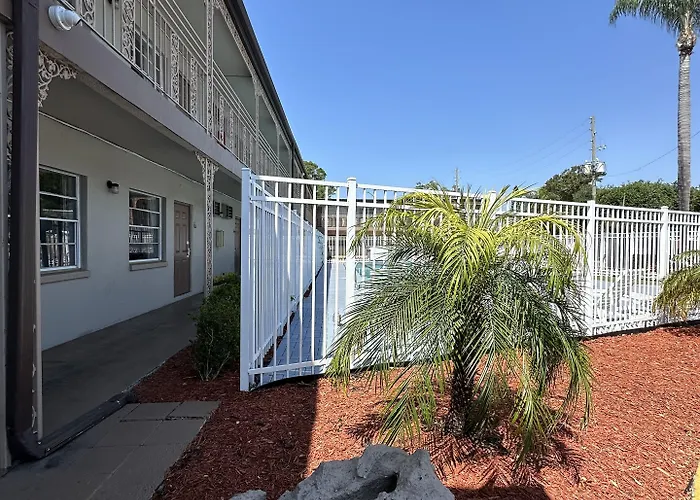 Econo Lodge St Petersburg Central