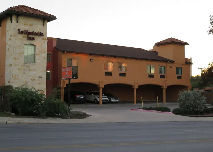 Family Friendly Hotels La Hacienda Inn Near Alamodome & Riverwalk