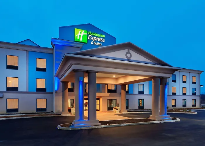 Hotel with pool: Holiday Inn Express & Suites Northeast By Ihg