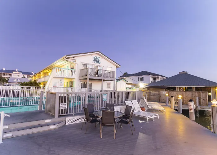 Family Hotel: The Boathouse