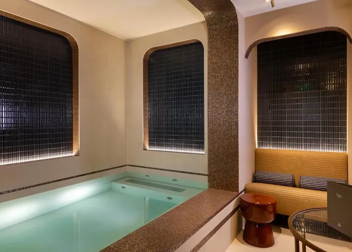 Hotel de 4 estrelas: Hôtel Louvre Piemont&Spa