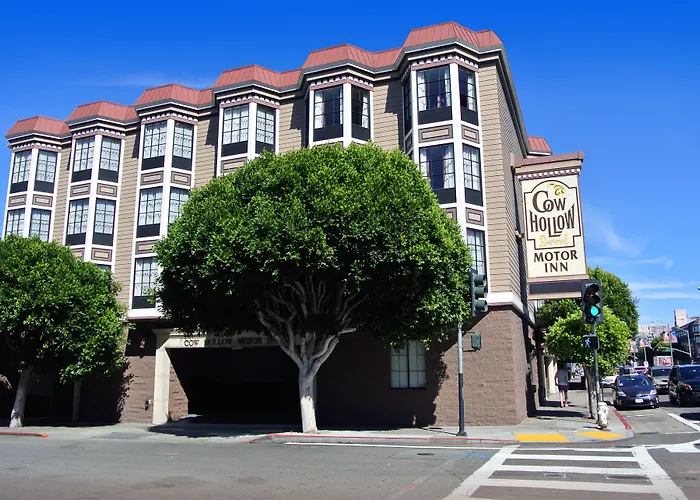 Cow Hollow Inn And Suites