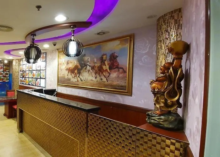 Cheap hotel: Kings Square Hotel Llc