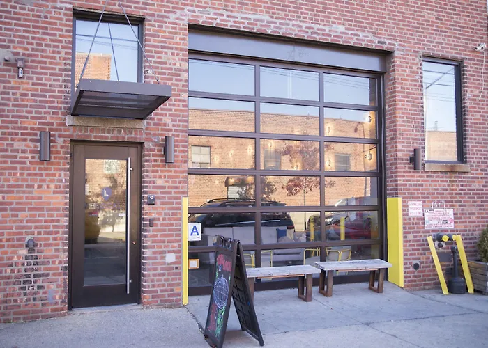 Motel: The Local Ny Hostel