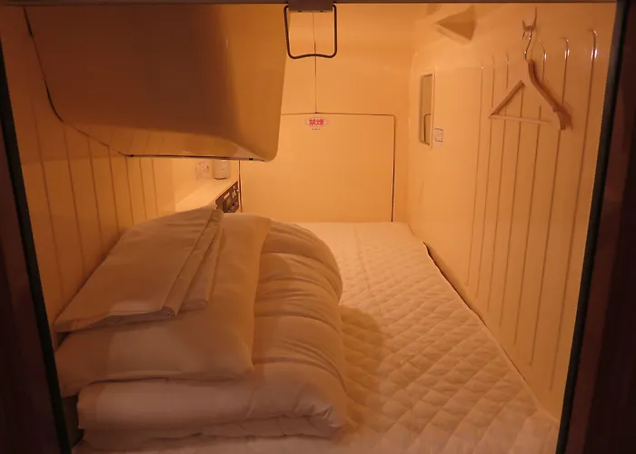 Oak Hostel Cabin