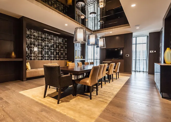 Hotel with pool: Life Suites Loft - Cn Tower