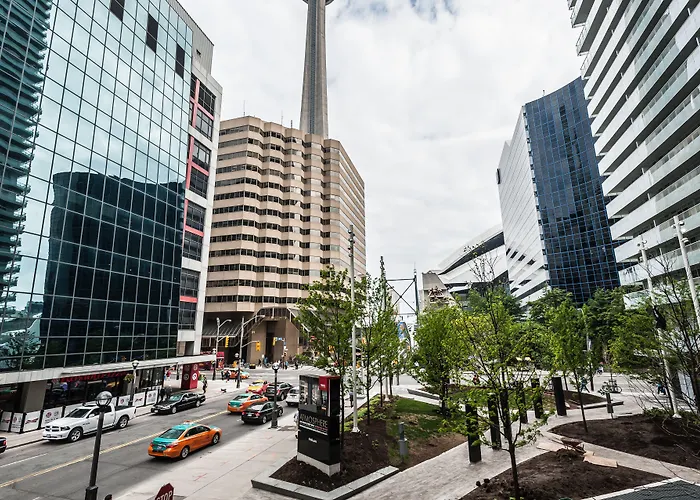 Hotel with pool: Life Suites Loft - Cn Tower