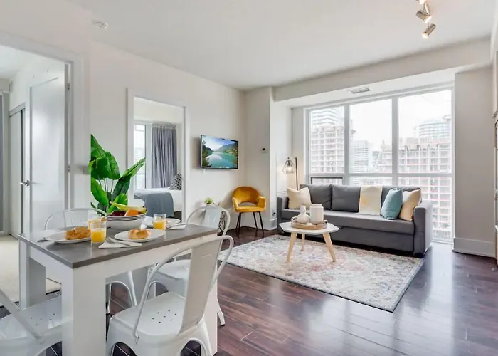 Hotel with pool: Life Suites Loft - Cn Tower