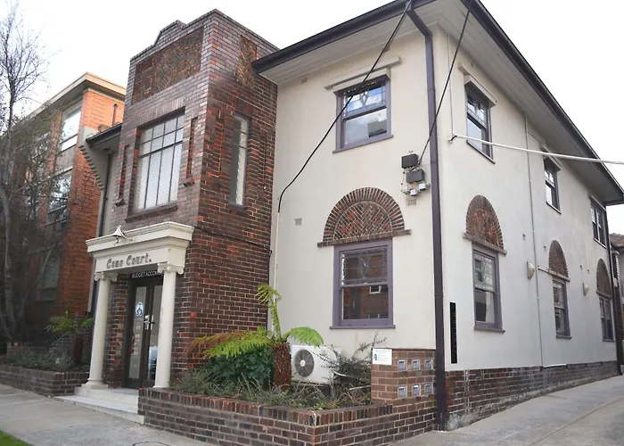 Cheap hotels Como Court Budget Accommodation