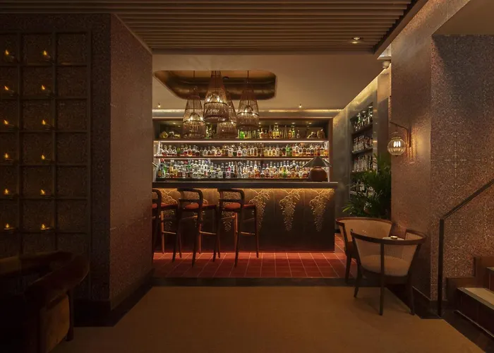 Central hotel: St. James' Court, A Taj Hotel, London