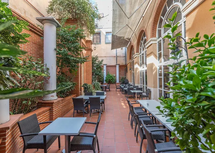 Hotels with tennis Plaza Capitole Toulouse