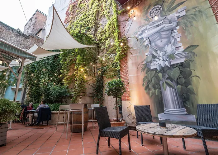 Hotels with tennis Plaza Capitole Toulouse