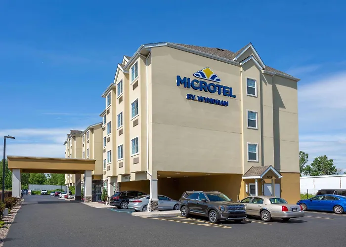 Romantic hotel: Microtel Inn & Suites By Wyndham Niagara Falls