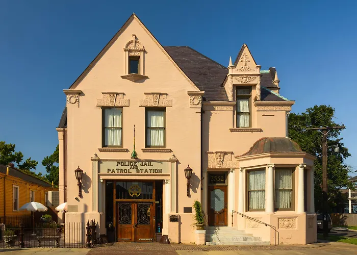 Hotels Close to Airport Inn At The Old Jail