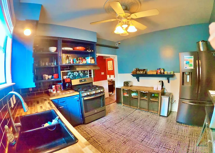 Hostel: Madame Isabelle'S House