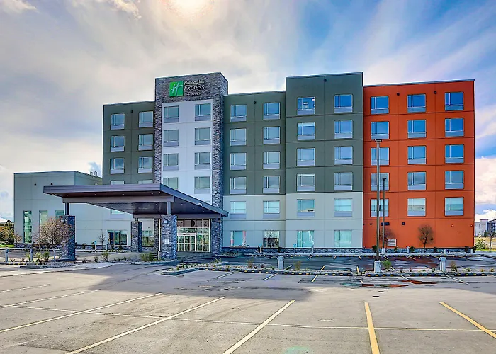Holiday Inn Express & Suites - Airport Trail Ne By Ihg