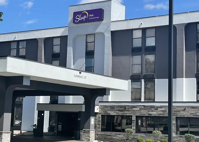 Hotel with pool: Sleep Inn Indianapolis East