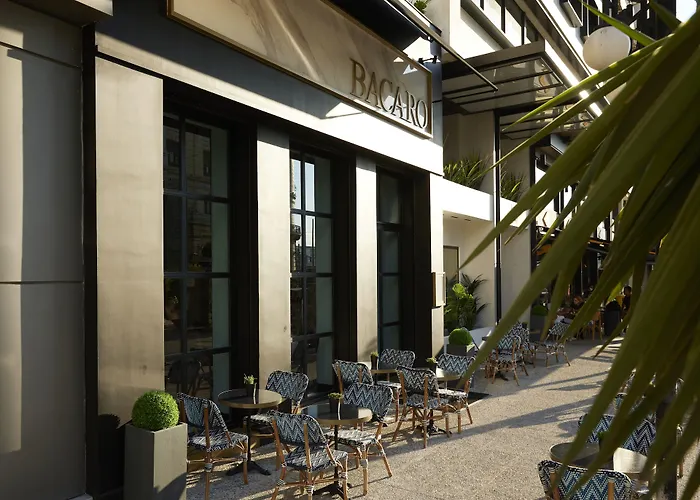 Hotel: The Port Square Hotel