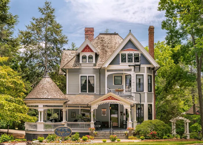 1899 Wright Inn And Carriage House