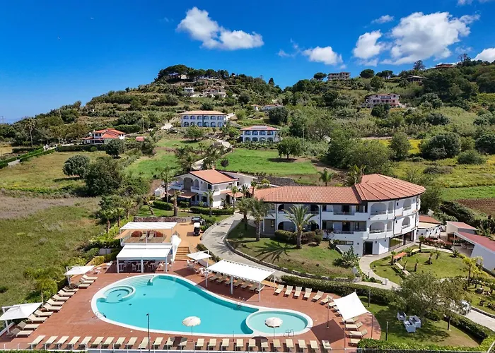 LUZIA AGRIRESORT - Piscina Idromassaggio Con Vista Mare Aperta Fino Alle Ore 23-00