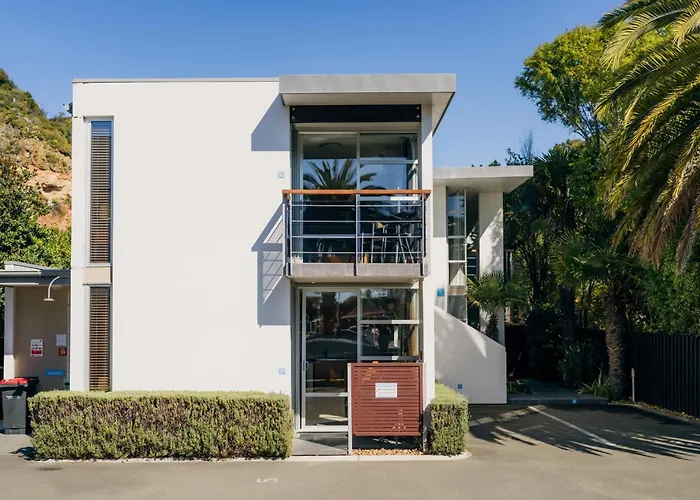 Sumner Bay Motel