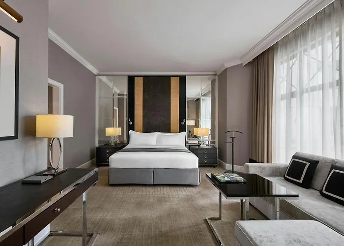 Hotel with Tennis: The Ritz-Carlton, Kuala Lumpur