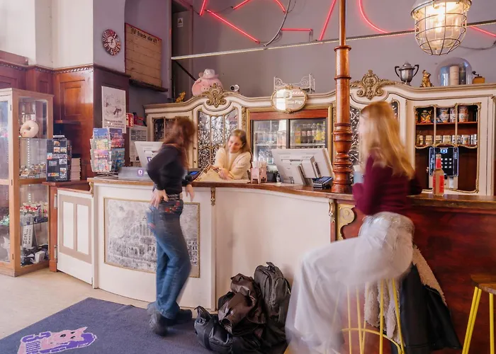 Motel: Three Little Pigs Hostel - Your Berlin Castle