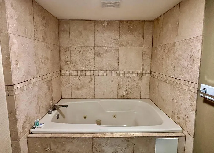 Rodeway Inn & Suites