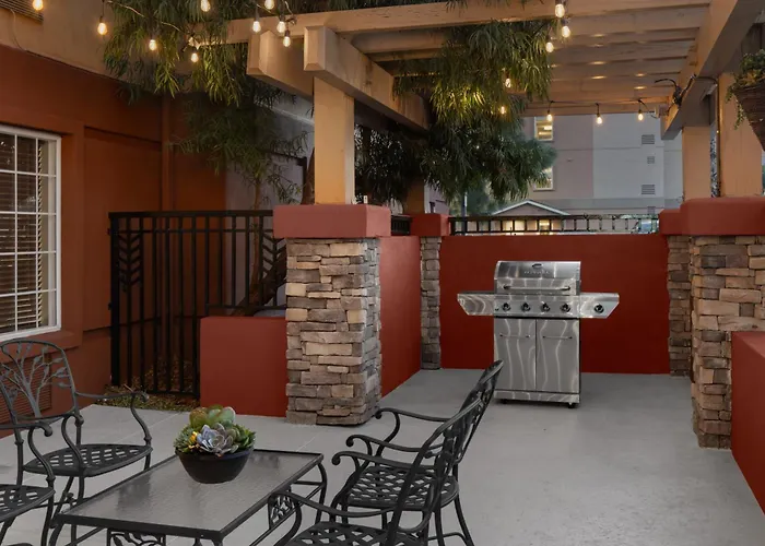 Cheap hotel: Larkspur Landing Extended Stay Suites Sacramento