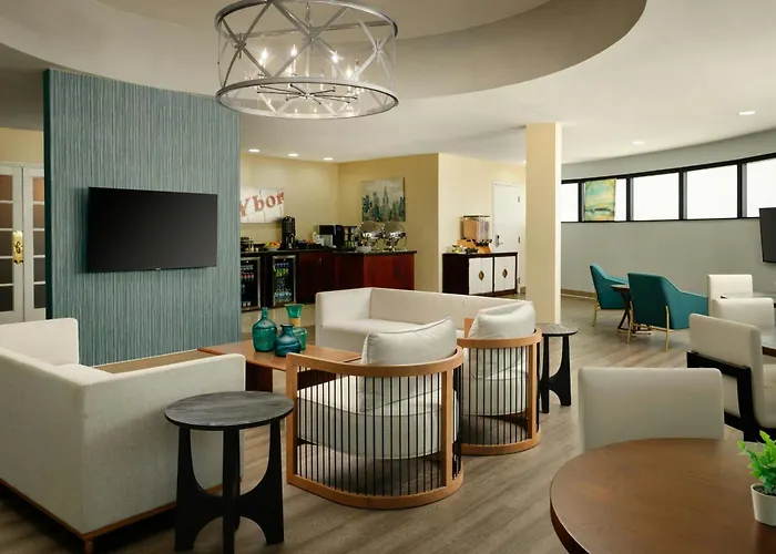 Hotel with Tennis: Sheraton Tampa Brandon Hotel