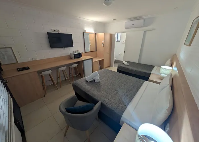 Resort: Moffat Beach Motel Caloundra