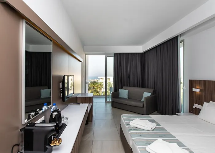 Family Hotel: Eleana Hotel