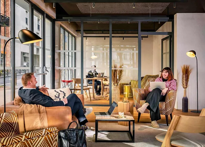 Luxury hotel only: Novotel Paris 20 Belleville