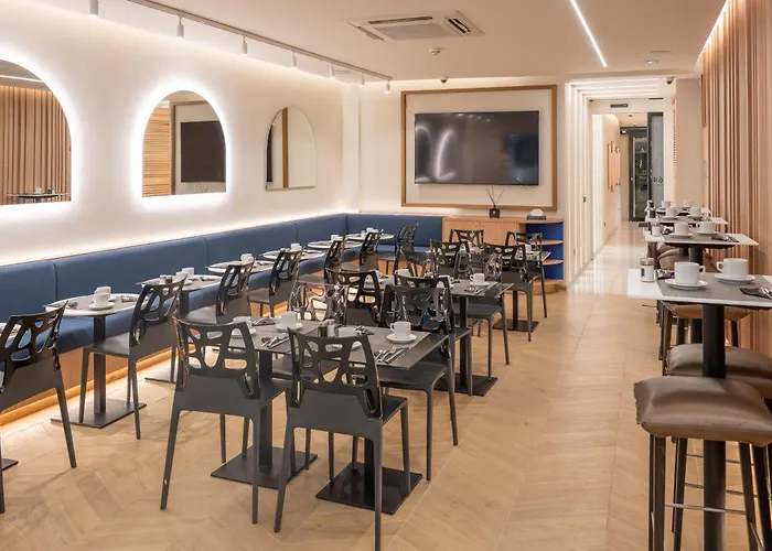 Hôtel de l'aéroport: Hotel 64 Nice