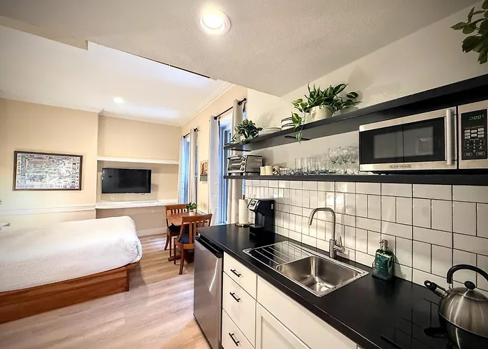Hotels Close to Airport Copley House
