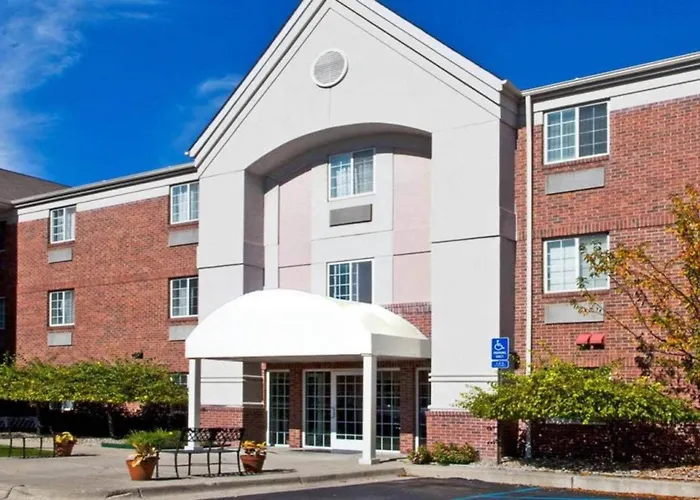 Pet Friendly hotel: Sonesta Simply Suites Detroit Southfield
