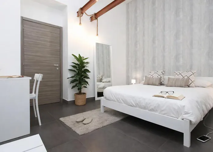 Palermo Inn Suite