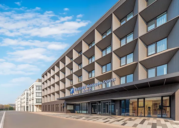 Holiday Inn Express Airport Zone By Ihg