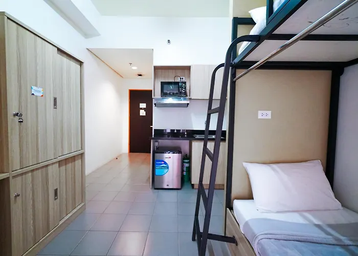 The Hostels City Flats Amorsolo