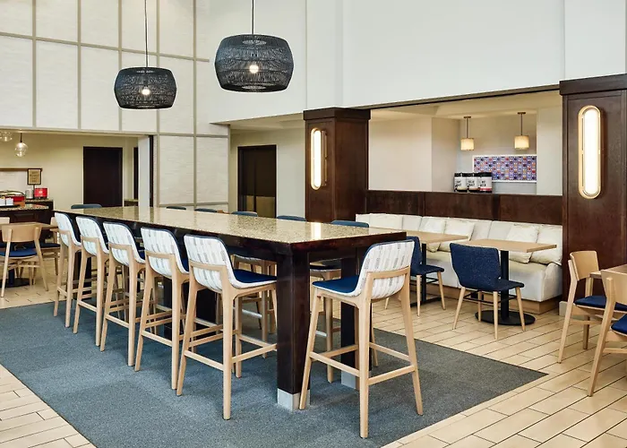 Hampton Inn & Suites
