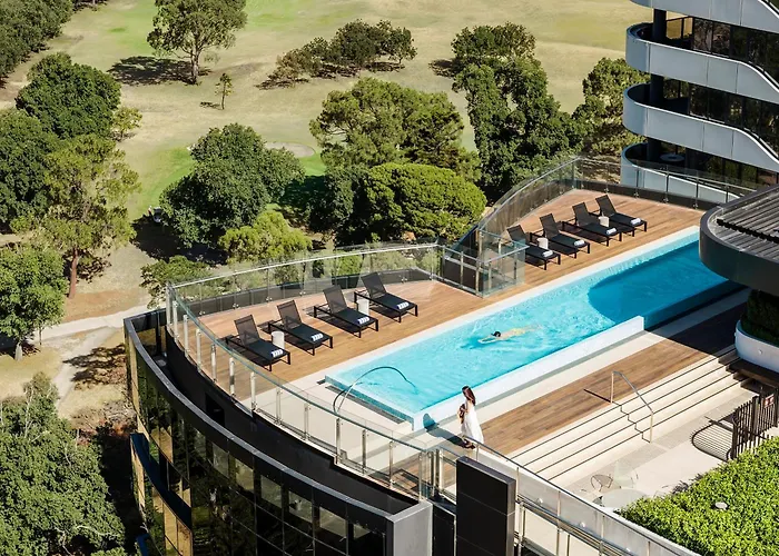 5 star hotel: Tyrian Albert Park Lake