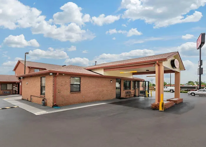 Hotels with pool Econo Lodge Nashville North